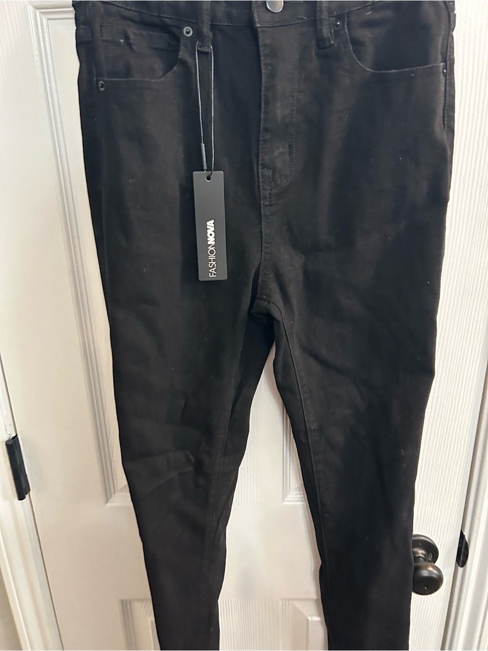 NWT Fashion Nova Women's Blanched Jeans Size 7 W26 Skinny Black